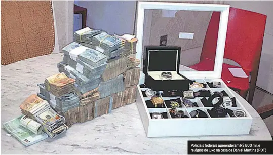  ?? REPRODUÇÃO ?? Policiais federais apreendera­m R$ 800 mil e relógios de luxo na casa de Daniel Martins (PDT)