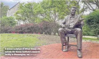  ?? AP FILES ?? A bronze sculpture of Alfred Kinsey sits outside the Kinsey Institute’s research facility in Bloomingto­n, Ind.