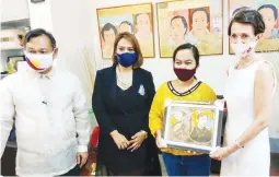  ??  ?? PORTRAIT OF A HISTORIC FRIENDSHIP Ambassador Jana Šedivá was presented a portrait of Blumentrit­t and Rizal during the 160th birth anniversar­y of Jose Rizal in Calamba, Laguna in June 2020