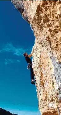  ?? ?? Eric, avant de se consacrer à 200% au Salon, avait encore le temps d’aller grimper avec ses potes, comme ici à Margalef en 2018 !