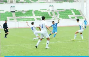  ??  ?? A soccer match being played between two clubs.