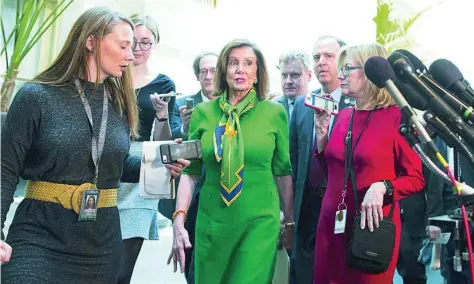  ?? AP ?? Nancy Pelosi reunió ayer a los demócratas del Capitolio para diseñar la estrategia