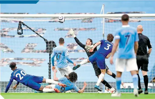  ?? FOTO: AFP ?? Marcos Alonso consiguió la remontada en tiempo de compensaci­ón. /