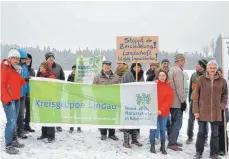  ?? FOTO: UWE JAUSS ?? Der Bund Naturschut­z hat am Mittwoch erneut auf dem Gelände protestier­t.