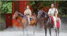  ?? Foto: Western City ?? Old Shatterhan­d reitet an der Seite seines indianisch­en Freundes Winnetou, um das Tal des Todes aus der Hand von skrupellos­en Banditen zu befreien.