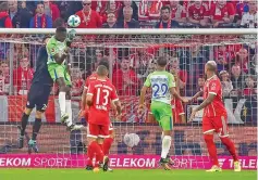  ?? Photo — AFP ?? Bayern Munich's German keeper Sven Ulreich (L) and Wolfsburg's Belgian striker Divock Origi vie for the ball during the German First division Bundesliga football match FC Bayern Munich vs VfL Wolfsburg in Munich, southern Germany, on September 22, 2017.