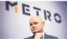  ?? FOTO: FEDERICO GAMBARINI/DPA ?? Olaf Koch, Vorstandsc­hef von Metro sieht sein Unternehme­n durch die Offerte des Investors Daniel Kretinsy stark unterbewer­tet.
