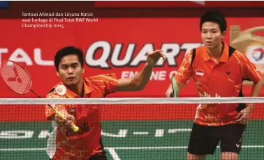  ??  ?? Tontowi Ahmad dan Lilyana Natsir saat berlaga di final Total BWF World Championsh­ip 2015.