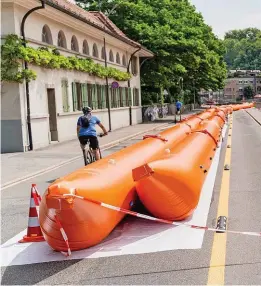  ??  ?? Das Mattequart­ier in Bern ist, so gut es geht, für ein mögliches Hochwasser gerüstet.