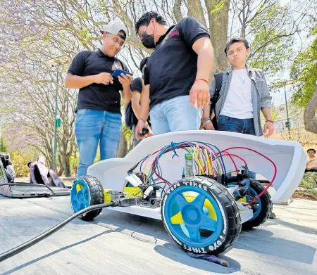  ?? /GIBRAN ESPINOZA ?? Los autos que diseñaron los alumnos competirán en el campeonato nacional Electratón 2023