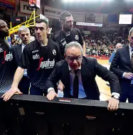  ??  ?? Tonico Il coach della Virtus Stefano Sacripanti