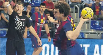  ?? FOTO: EFE ?? Joan Saubich, el último refuerzo para Xavi Pascual El extremo catalán vuelve a su ‘casa’ tras haber estado cedido en un club francés