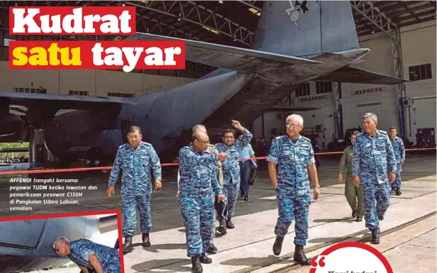  ??  ?? AFFENDI (tengah) bersama pegawai TUDM ketika lawatan dan pemeriksaa­n pesawat C130H di Pangkalan Udara Labuan, s s emalam.
