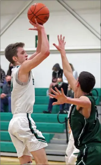  ?? RANDY MEYERS — FOR THE MORNING JOURNAL ?? Brandon Fisher of Columbia shoots over Smithville’s Colt Zollinger during the second quarter on Feb 26 during the Raiders’ sectional victory.