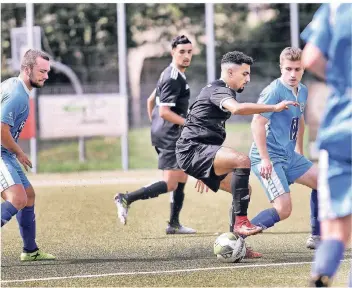  ?? RP-FOTO: STEPHAN KÖHLEN ?? Bilal Amkhatriou (am Ball) erzielt den Ehrentreff­er des MSV Hilden.