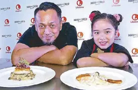  ??  ?? Face-off: Chef Sau del Rosario with his sea bass and Estie Kung with her salmon with clam chowder sauce
Photo by JOEY VIDUYA