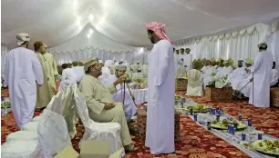  ?? Photo by Ryan Lim ?? Relatives and friends gathered in the mourning majilis set up in Baniyas area to offer condolence­s to the family of eight people who died in a home fire. —