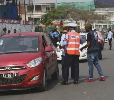  ?? EDIÇÕES NOVEMBRO ?? Polícia de Trânsito colocou diversas barreiras de contenção