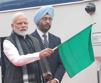  ?? Adnan abidi/reuters ?? En Nueva Delhi, Modi inauguró el tren más rápido de la India