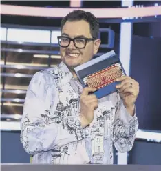  ??  ?? 0 Alan Carr is planning for a new stand up tour next year