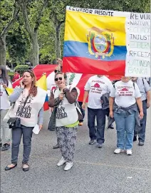  ?? J.J. GUILLÉN / REUTERS ?? Marcha. Ecuatorian­os piden en España el fin de las políticas de recortes.