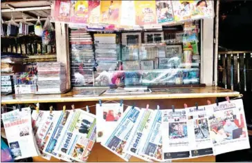  ?? SAHIBA CHAWDHARY ?? Chinese-language newspapers are sold alongside Khmer and English counterpar­ts at a capital newsstand.