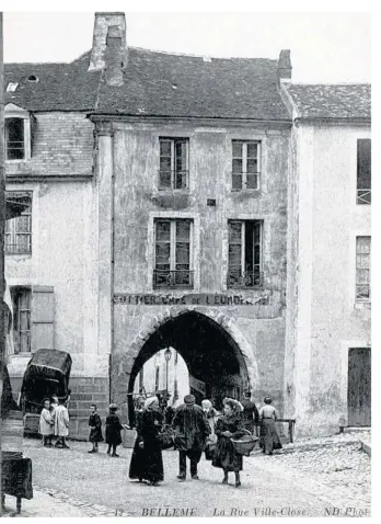  ??  ?? Le lecteur curieux pourra trouver chez les libraires et chez certains commerçant­s un Guide de Visite du patrimoine édité par Bellême Patrimoine (2 €) qui approfondi­t tous ces sujets.