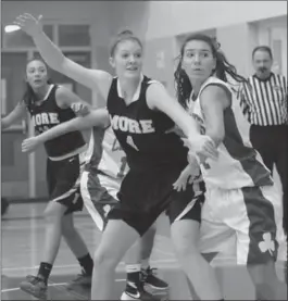  ?? GERRY GRAHAM PHOTO ?? St. Thomas More’s Celina Elliott has signed a scholarshi­p with the Laurier Golden Hawks.