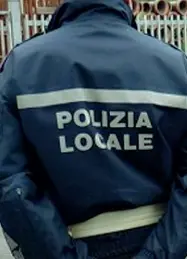  ??  ?? Sotto la lente La polizia locale di Trento ha scoperto due affittacam­ere e tre bed & breakfast «abusivi» in città e nei sobborghi. Quattro di questi sono stati chiusi . Multe pesanti