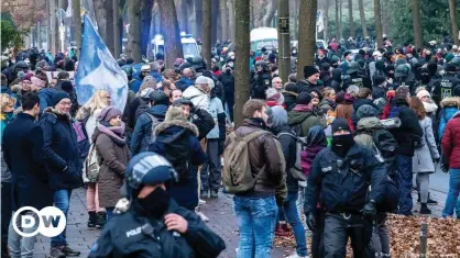  ??  ?? A Querdenker demonstrat­ion in Bremen against pandemic-related restrictio­ns