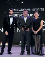  ?? ?? Ravindran V, sr. vice president sales, Amrut Distilleri­es with the Best Whisky award.