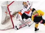  ??  ?? Doppelpack: CapitalsSt­ürmer Chris DeSousa traf gegen Graz zum 2:3 und zum 4:3