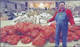  ?? ARROYO/STAFF NICK ?? In his traditiona­l red shirt and overalls, Hosea Williams fed thousands of Atlantans through his Hosea Feed the Hungry and Homeless program. The always colorful Williams died in 2000.
