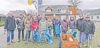  ?? FOTO: N.N. ?? Die Müllsammle­r des HVV Nütterden säuberten das Dorf.