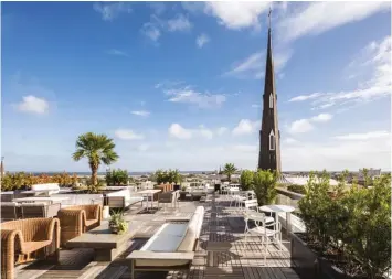  ??  ?? CLOCKWISE FROM TOP
LEFT: View from the Dewberry’s rooftop; Belmond Charleston Place’s grounds and grand staircase; Dewberry Charleston Flat room