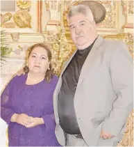  ??  ?? Papás del novio, Elvira Uviña y Salomé Heredia, padrinos de arras.