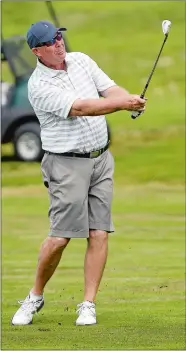  ?? SEAN D. ELLIOT/THE DAY ?? Bill Hermanson chips to the green on the 17th hole during the opening round of the Connecticu­t Senior Open on Monday at Shennecoss­ett Golf Course in Groton. Hermanson, from East Lyme, shot a 2-over 73 to make the cut for today’s final round.