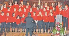  ?? FOTO: BAY ?? Die Jungen Chöre München geben eine überzeugen­de Vorstellun­g in der Kirche St. Nikolaus in Scheer.