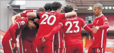  ??  ?? Los jugadores del Liverpool celebran uno de los goles que le marcaron al Aston Villa el pasado sábado (2-1).