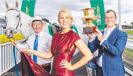  ??  ?? Trainer Toby Edmonds, Candice Dixon and Aquis Park racing manager Ian Brown are ready for the Gold Coast Cup.