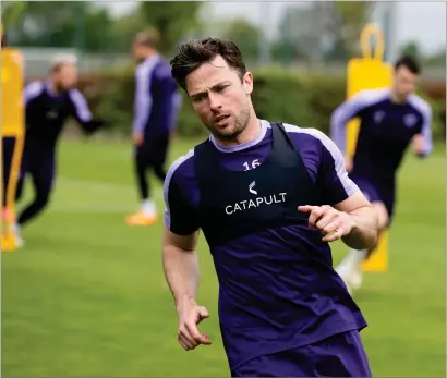  ?? ?? Lewis Stevenson trains with Hibernian ahead of this afternoon’s clash against Aberdeen at Easter Road