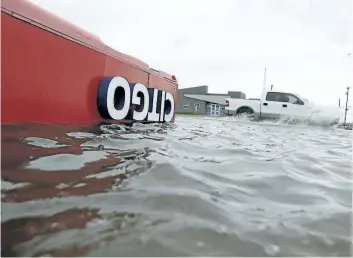  ?? ERIC GAY/THE ASSOCIATED PRESS ?? The roof of a gas station sits in flood waters in the wake of hurricane Harvey on Saturday, in Aransas Pass, Texas.