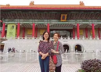  ??  ?? The writer and her mother on holiday in Taipei.