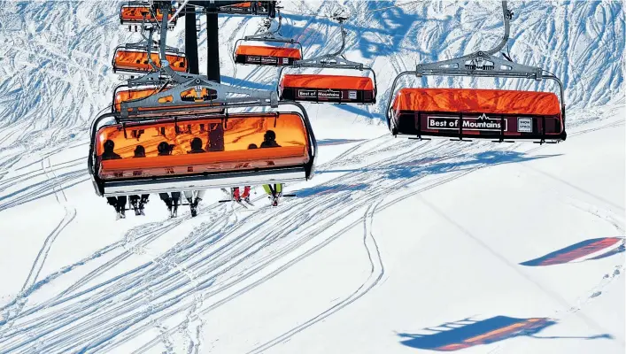  ?? ?? Im Skigebiet Flachau, Wagrain und St. Johann im Salzburger Land hält man wie in den meisten Skigebiete­n zumindest in diesem Winter noch am System fixer Skipasspre­ise fest.