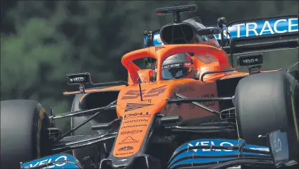  ?? FOTO: AP ?? Carlos Sainz buscará hoy sus primeros puntos de la temporada en el GP de Austria de F1 al volante de su MCL35