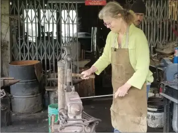  ?? SUBMITTED PHOTOS ?? Katrina Martin tries her hand at blacksmith­ing at Blue Ox in Eureka as part of the program “What’s on Your Bucket List.”