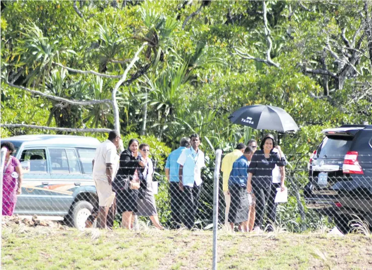  ?? Photo: Ronald Kumar ?? Minister for Health Rosy Akbar (right) while meeting with the Navua Hospital site landowner Vatemo Rokodugo at Navua Hopsital on May 10, 2018. .