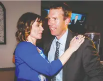  ?? JEFF MCINTOSH / THE CANADIAN PRESS FILES ?? John Barlow celebrates with wife Louise after his 2014 win in Livingston­e—Macleod, one of the country’s safest ridings.