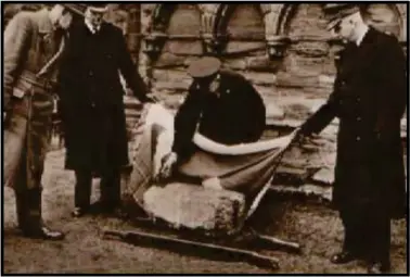  ??  ?? The Stone arriving at Central Police HQ In Glasgow, main picture, while left, the Stone of Destiny recovered in Arbroath Abbey, and below left, Gavin Vernon, Ian Hamilton and Alan Stuart, and far left, Detective Inspector William Kerr