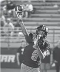  ?? ALEX GOULD/THE REPUBLIC ?? Sophomore quarterbac­k Kalen Fisher and Gilbert HIghland open the 6A playoffs against Gilbert Perry.